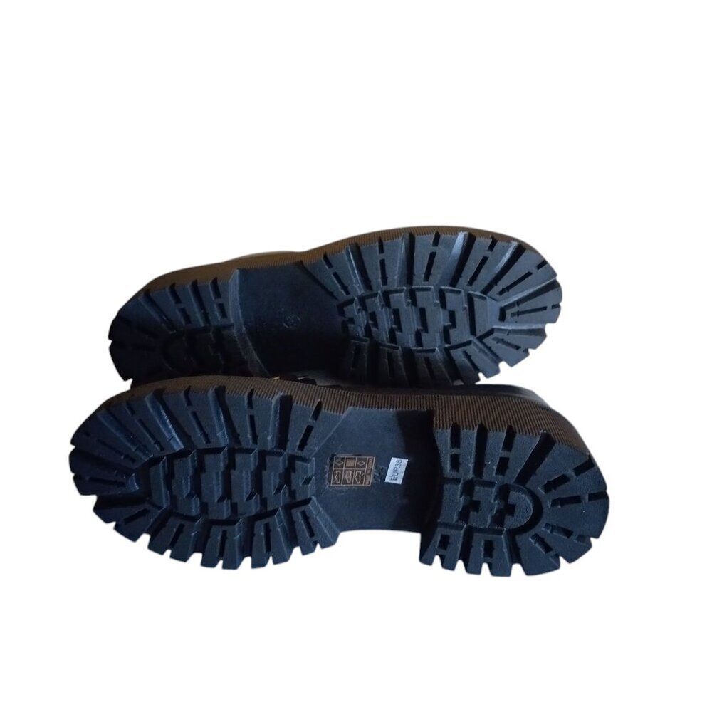 Black Lightweight Lug Sole Slip On Shoes Unbranded EU 38/US 7.5 Chain Accent NEW - Picture 5 of 5